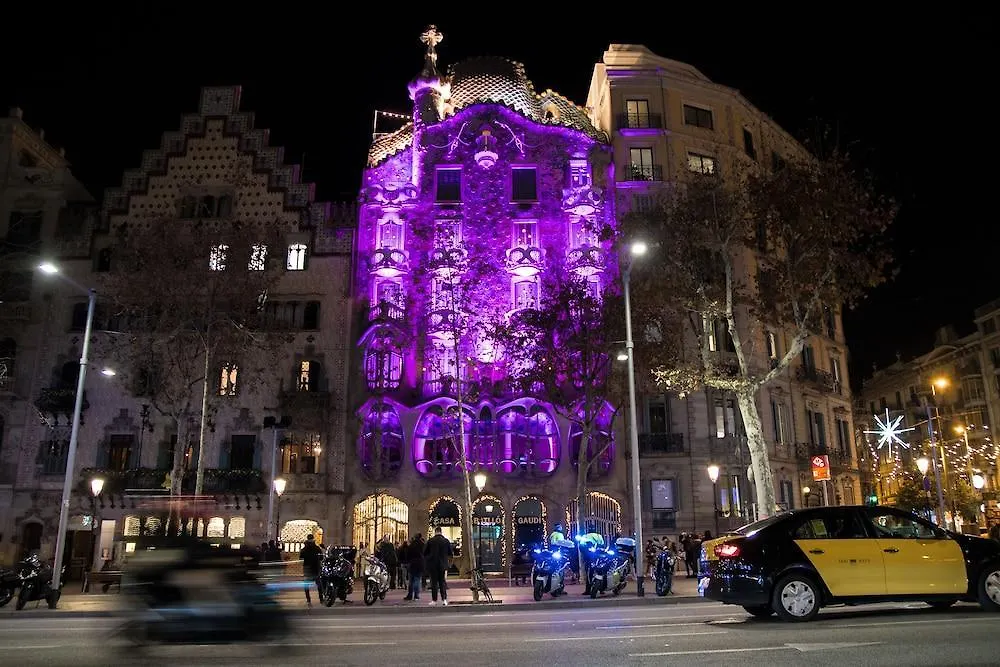 Sant Jordi Hostels Sagrada Familia Барселона